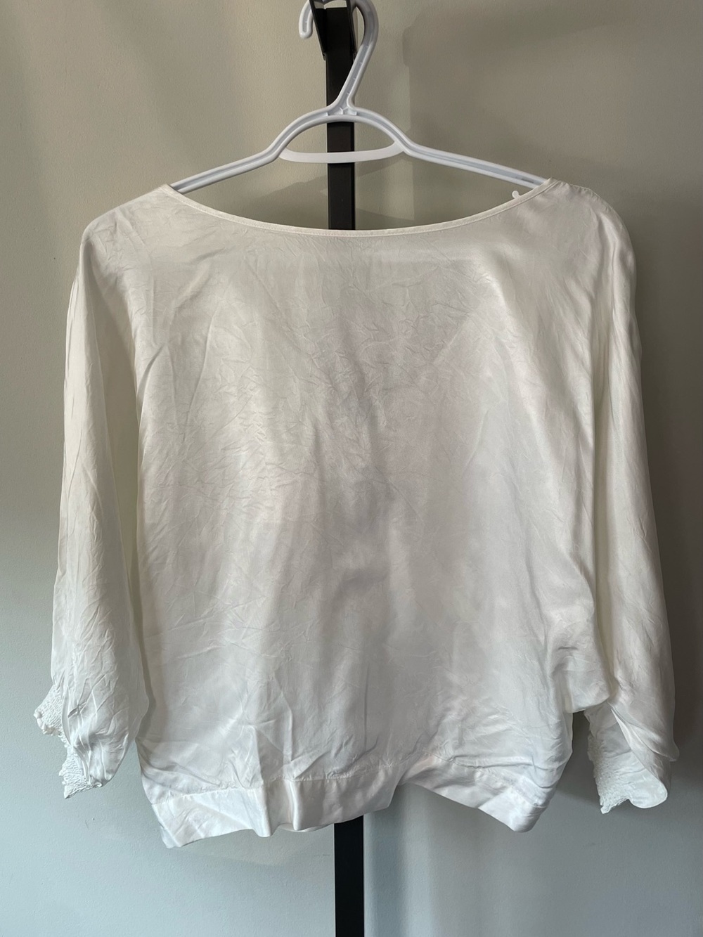 NEW Babaton Welsh Satin Cropped Blouse Surplice Wrap Back White Viscose Smocked